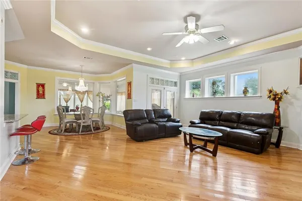 $790,000 | 104 South Kenner Avenue, Westwego, LA 70094