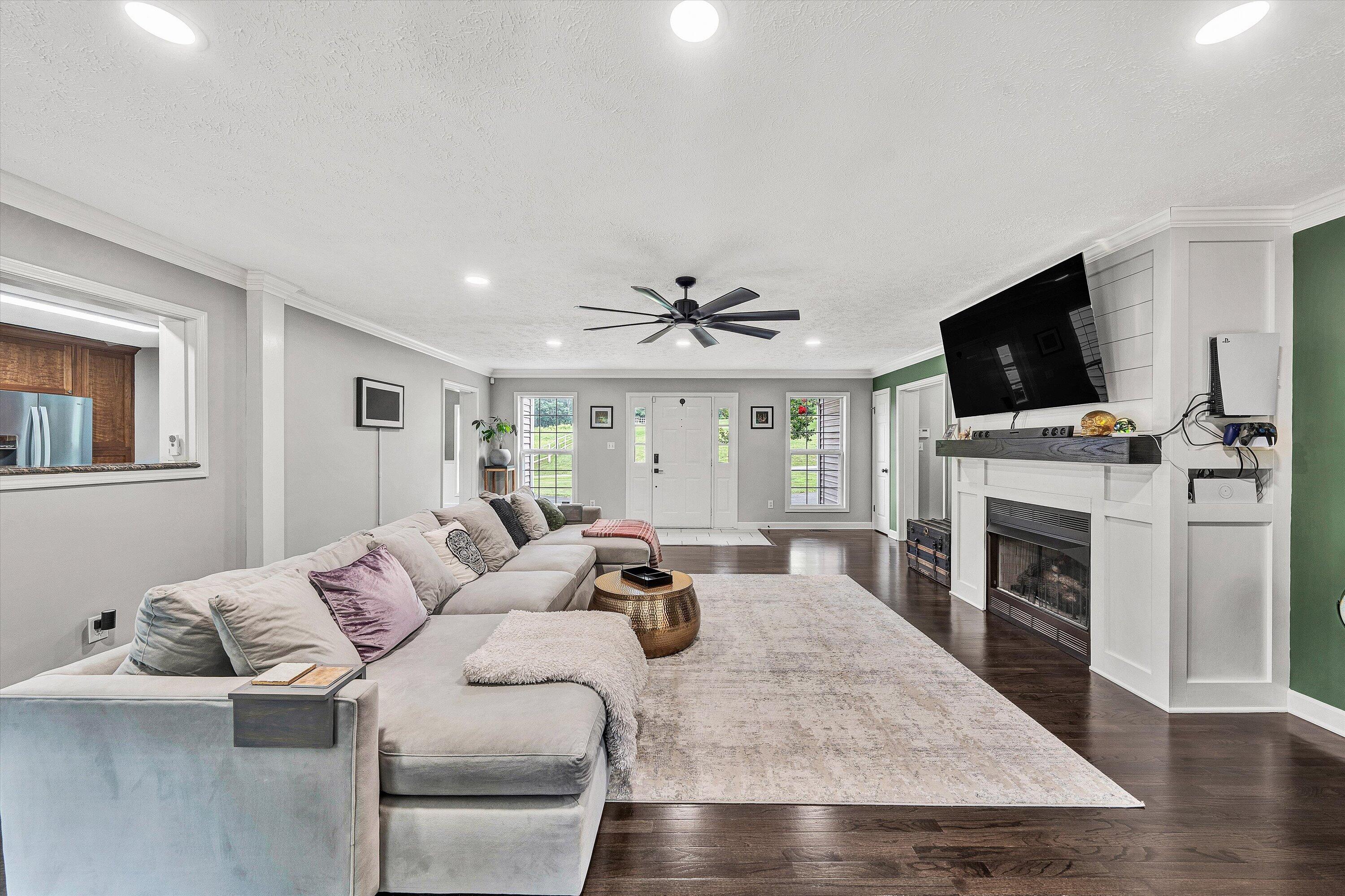 2248 Green Level Road Boones Mill, VA 24065 - Photo 9 of 59 09-DSC00013