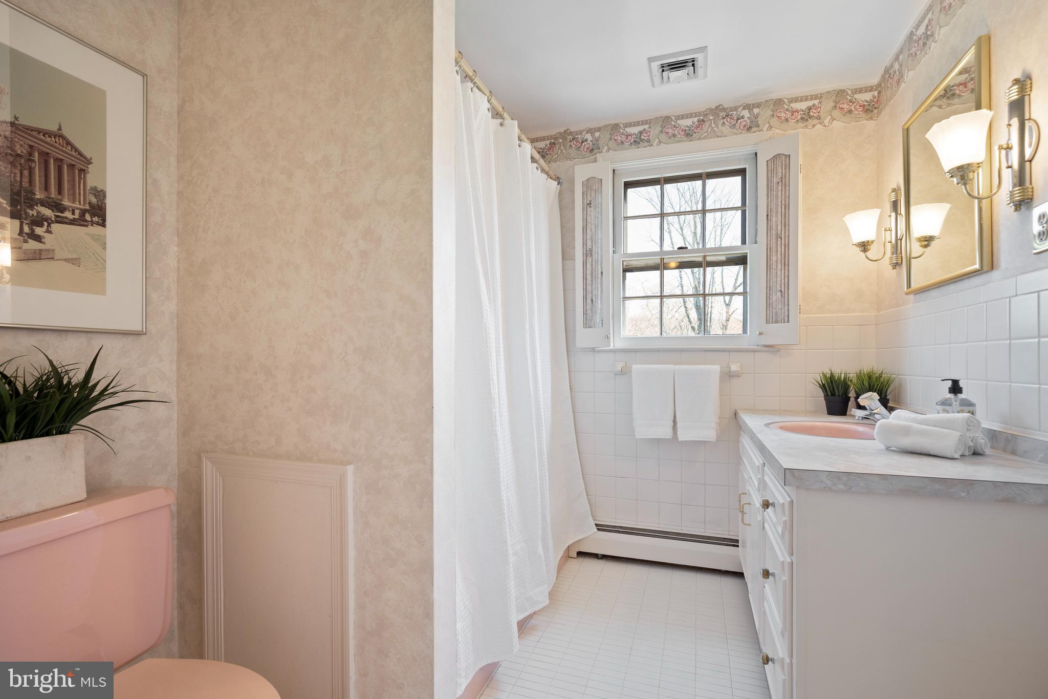 262 Coldstream Drive Berwyn, PA 19312 - Photo 22 of 45 a bathroom with a sink toilet and tub
