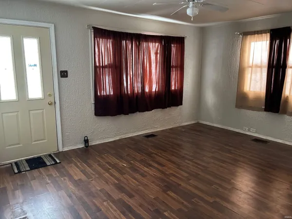 $105,000 | 730 West Wolf Avenue, Elkhart, IN 46516