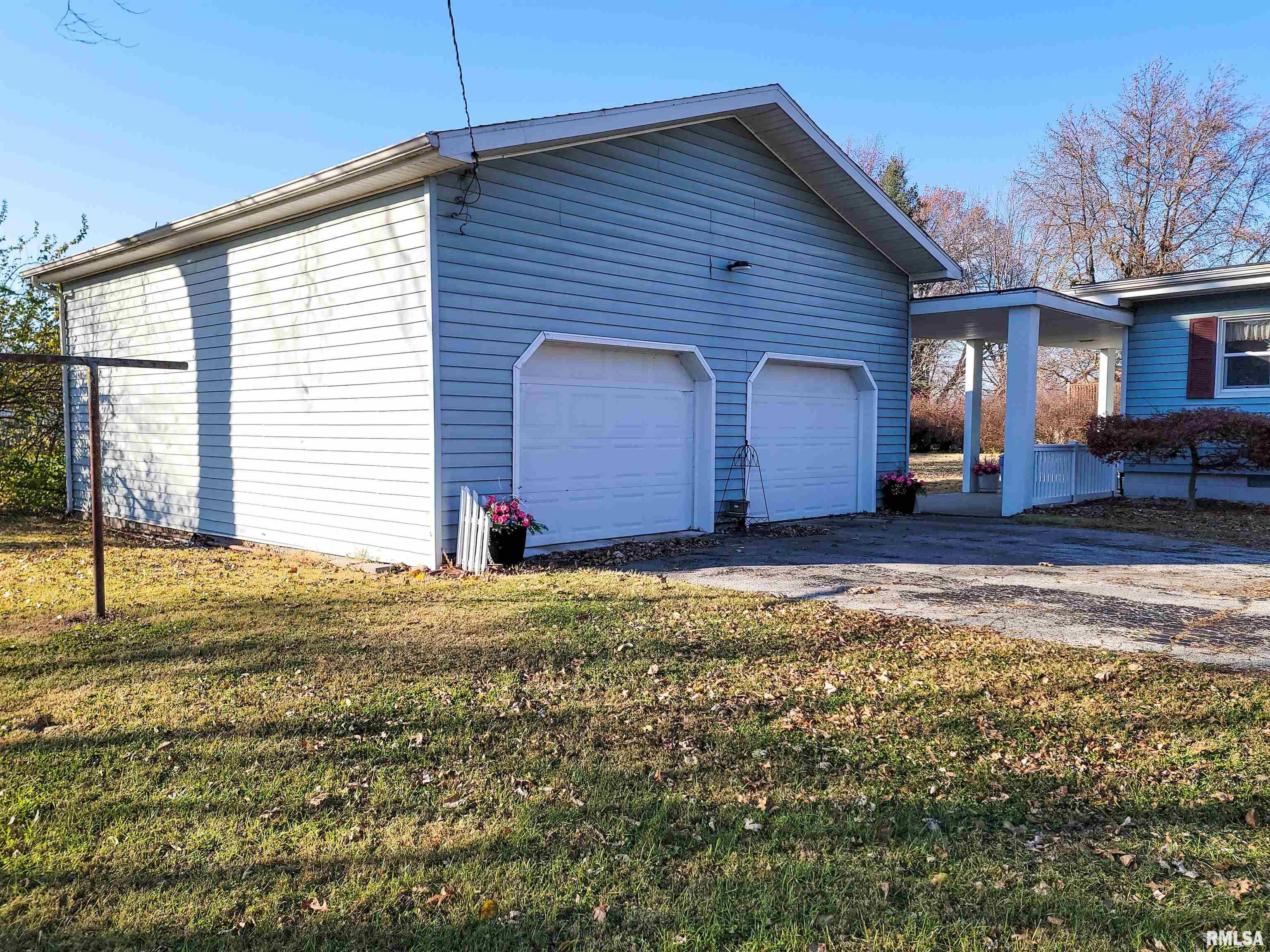 619 North Olive Road Flora, IL 62839 - Photo 3 of 78 Gallery Image 3