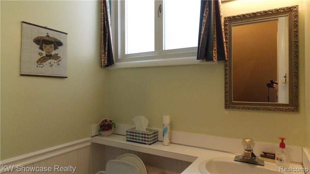 28109 Hawberry Road Farmington Hills, MI 48331 - Photo 20 of 26