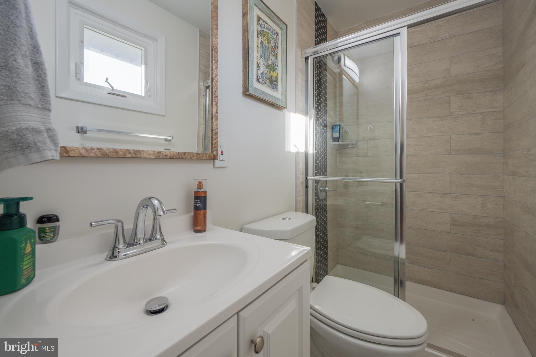 10513 Gorman Road Laurel, MD 20723 - Photo 20 of 36 Primary full bath