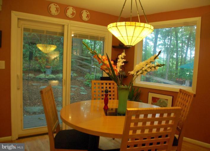 1315 Westhills Lane Reston, VA 20190 - Photo 2 of 30 Breakfast Area