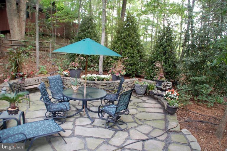 1315 Westhills Lane Reston, VA 20190 - Photo 24 of 30 Patio
