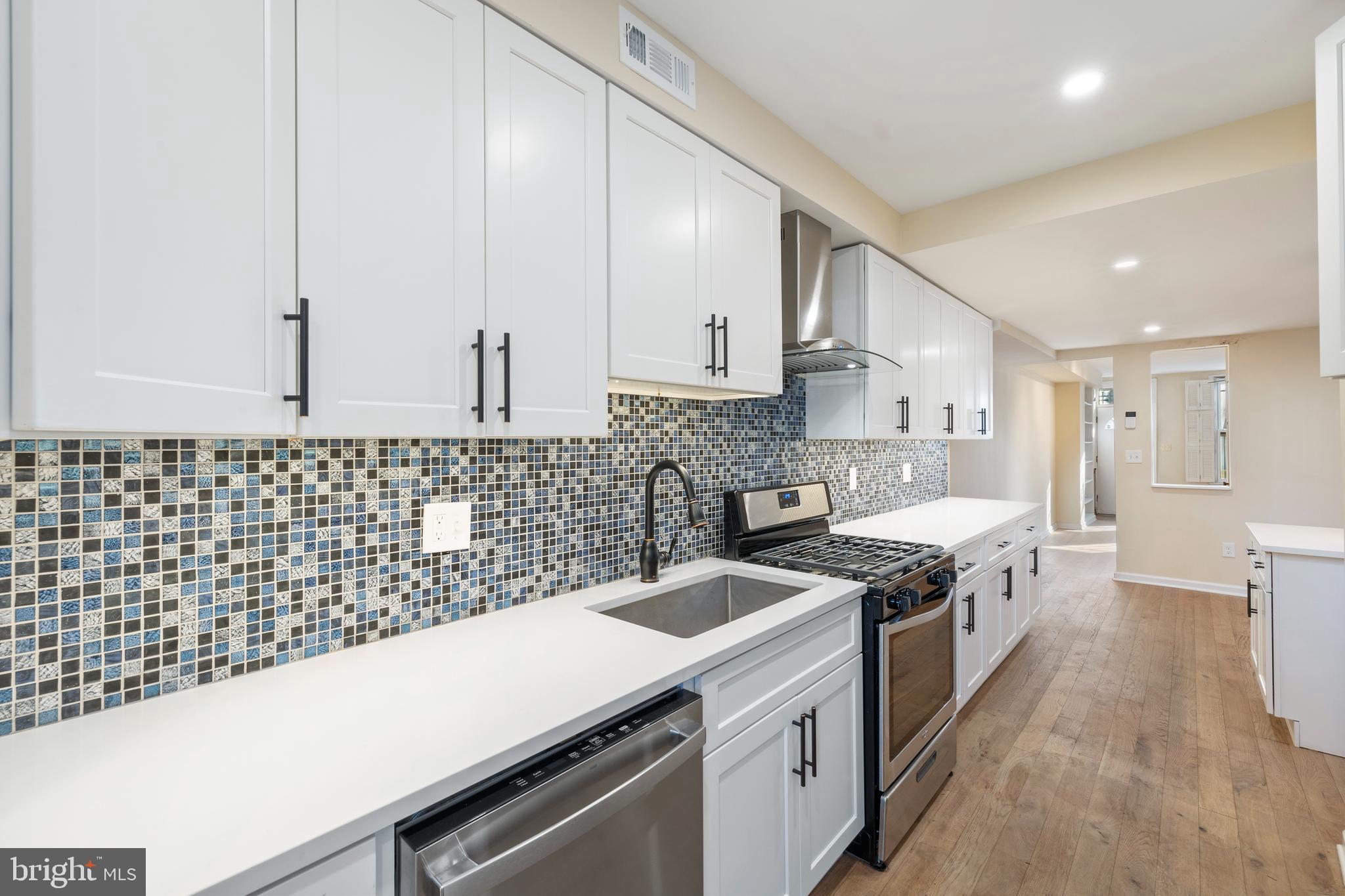 425 1/2 Ridge Street Northwest Washington, DC 20001 - Photo 4 of 31