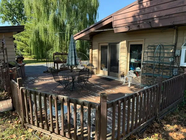 a view of a house with backyard and porch