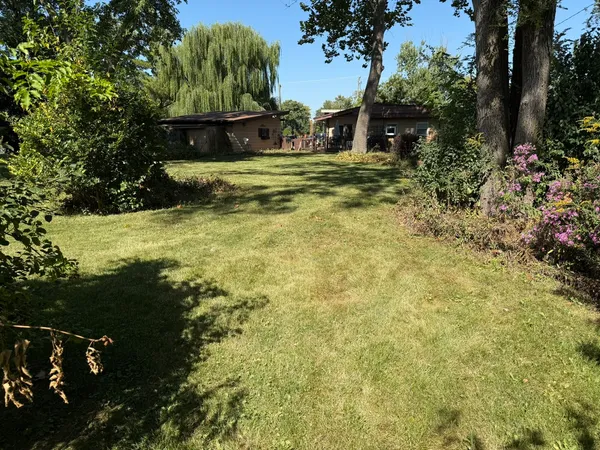 a view of a yard in front of house
