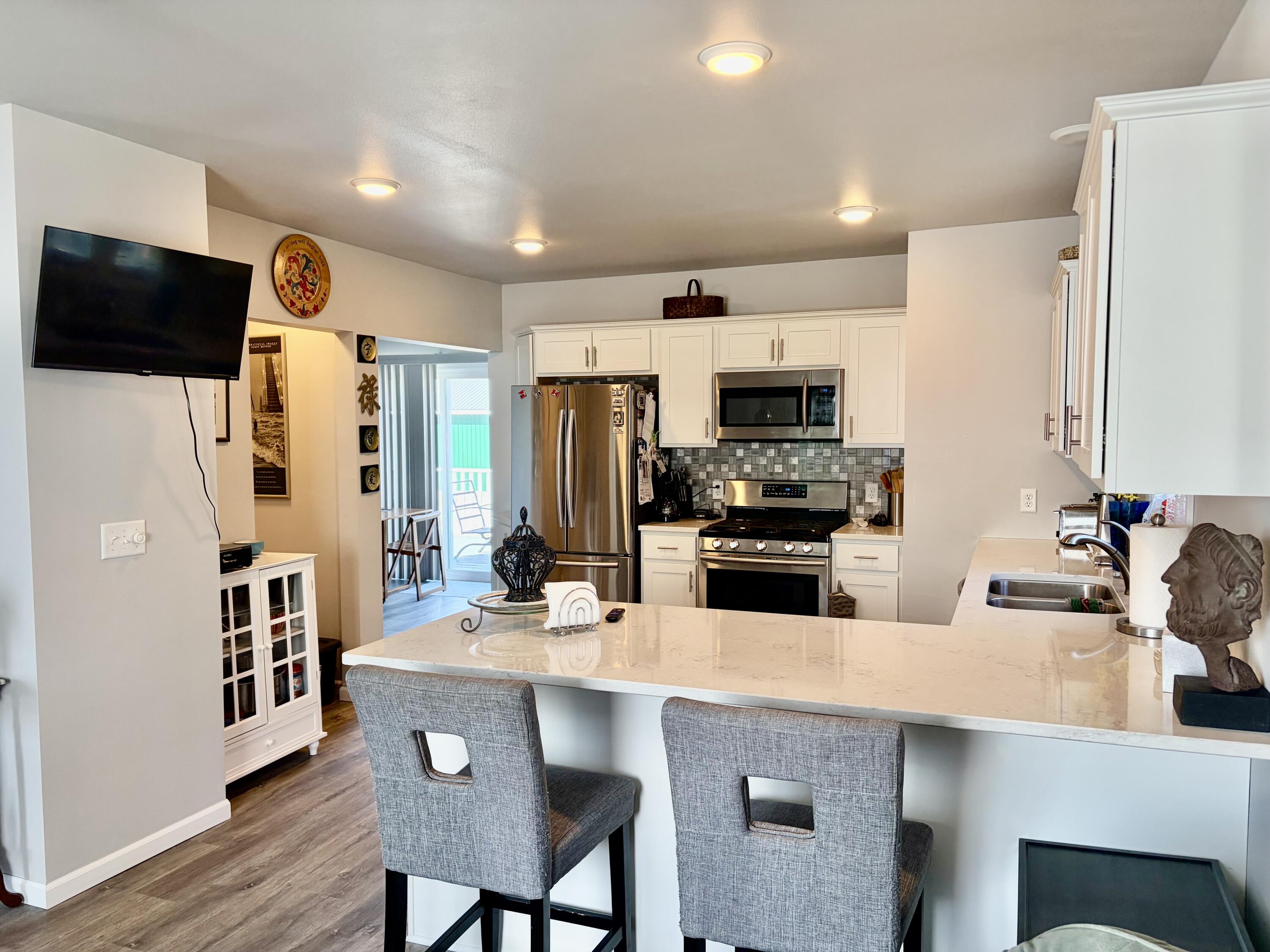 2012 Jackson Street Two Rivers, WI 54241 - Photo 6 of 32 kitchen
