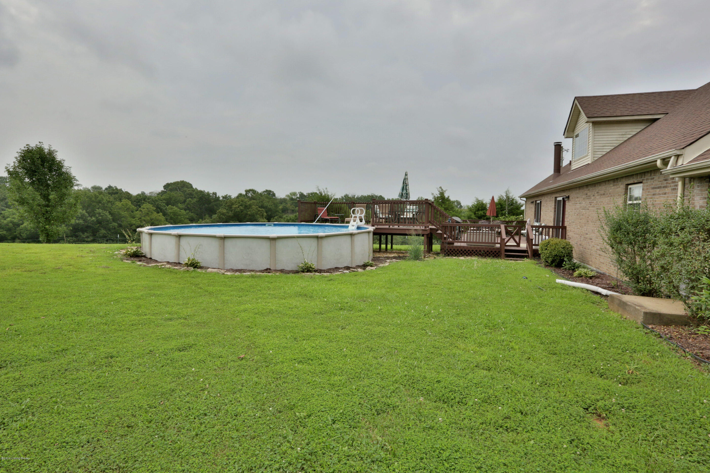 backyard-pool-and-deck