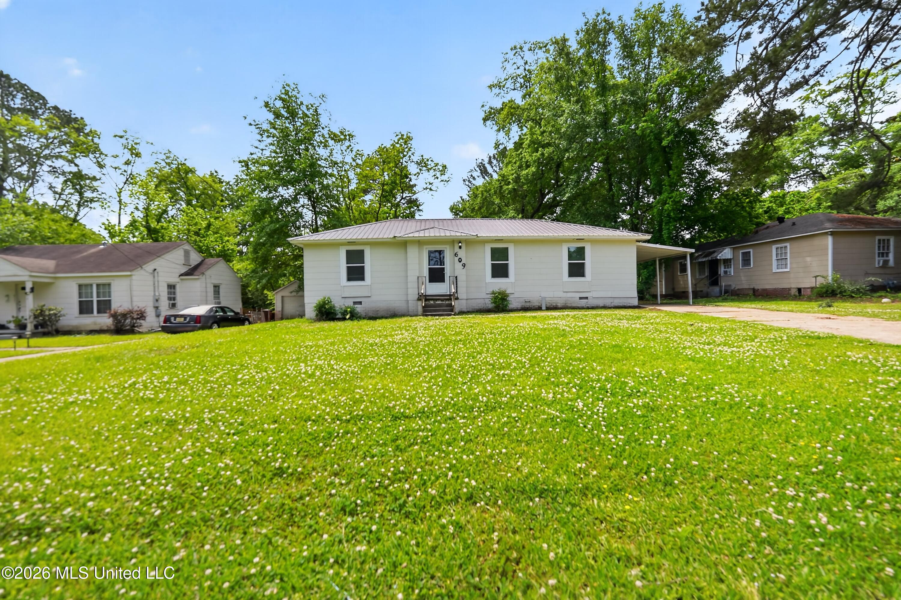 609 Belvedere Road Jackson, MS 39206 - Photo 2 of 39 06_609_Belvedere_Rd_Jackson_MS_39206-Ext