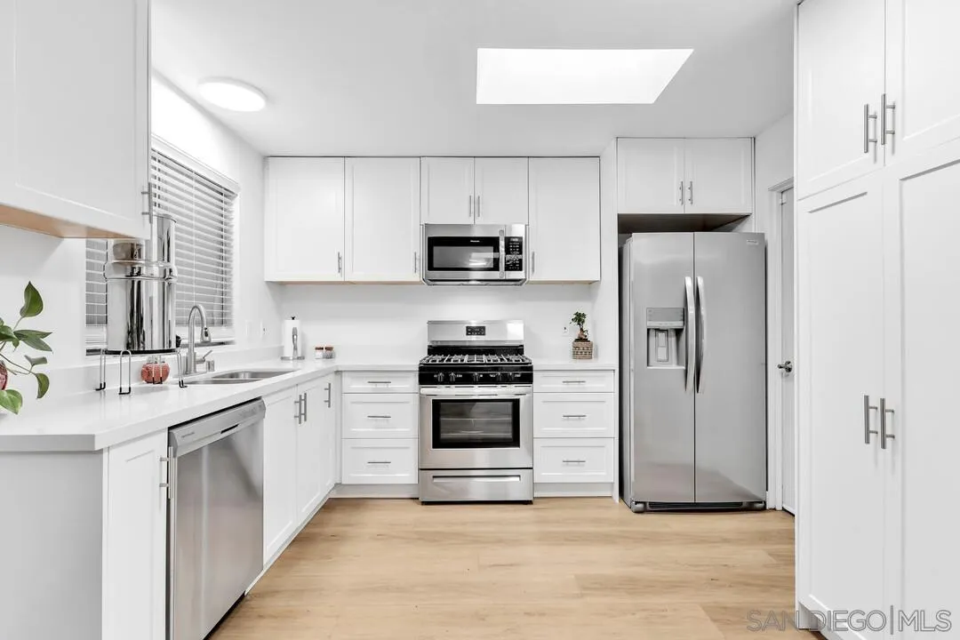 633 Sancado Terrace Fallbrook, CA 92028 - Photo 4 of 30 Gallery Image 4