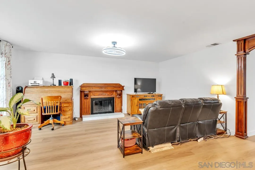 633 Sancado Terrace Fallbrook, CA 92028 - Photo 8 of 30 Gallery Image 8
