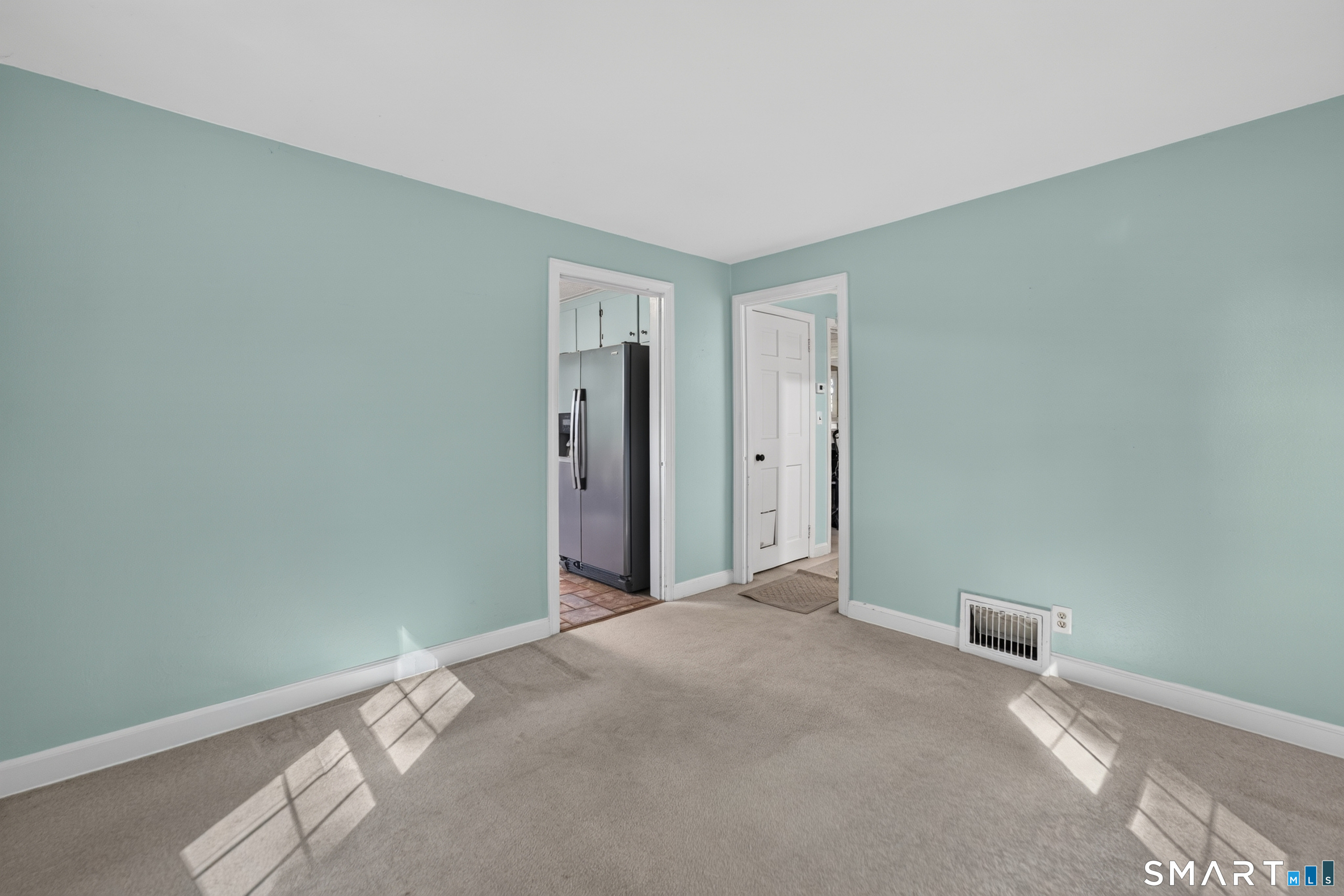 95 Pilgrim Road Bristol, CT 06010 - Photo 6 of 29 Gallery Image 6