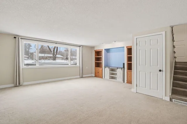 $364,900 | 1187 Yorkshire Drive, Norton Shores, MI 49441