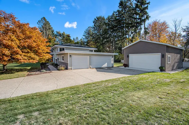 $364,900 | 1187 Yorkshire Drive, Norton Shores, MI 49441