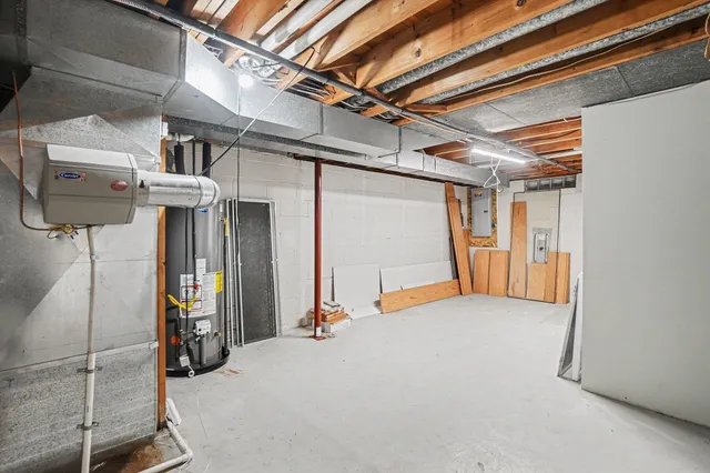 $364,900 | 1187 Yorkshire Drive, Norton Shores, MI 49441