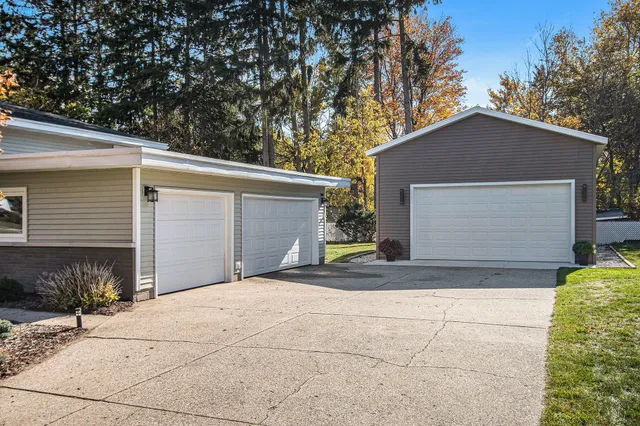 $364,900 | 1187 Yorkshire Drive, Norton Shores, MI 49441