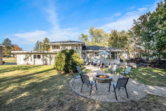 $364,900 | 1187 Yorkshire Drive, Norton Shores, MI 49441