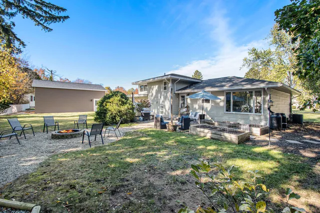 $364,900 | 1187 Yorkshire Drive, Norton Shores, MI 49441