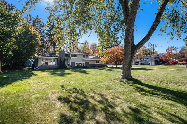 $364,900 | 1187 Yorkshire Drive, Norton Shores, MI 49441