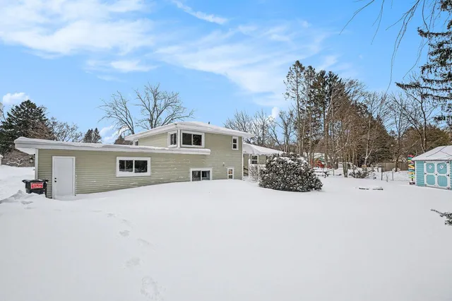 $364,900 | 1187 Yorkshire Drive, Norton Shores, MI 49441