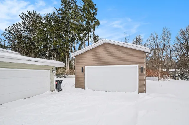 $364,900 | 1187 Yorkshire Drive, Norton Shores, MI 49441