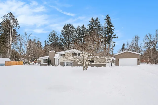 $364,900 | 1187 Yorkshire Drive, Norton Shores, MI 49441