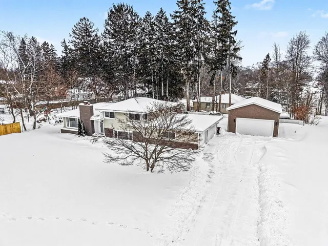 $364,900 | 1187 Yorkshire Drive, Norton Shores, MI 49441