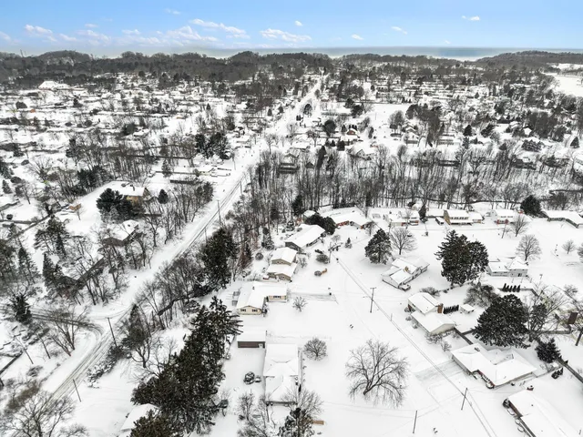 $364,900 | 1187 Yorkshire Drive, Norton Shores, MI 49441