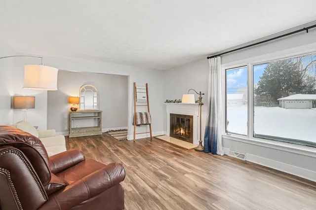 $364,900 | 1187 Yorkshire Drive, Norton Shores, MI 49441