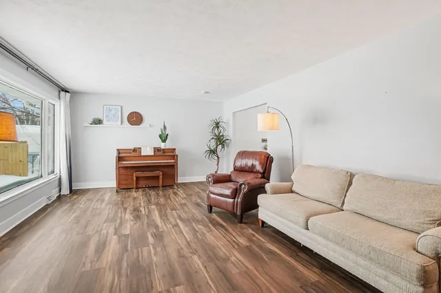 $364,900 | 1187 Yorkshire Drive, Norton Shores, MI 49441