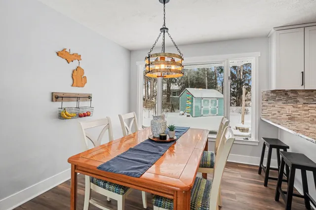 $364,900 | 1187 Yorkshire Drive, Norton Shores, MI 49441