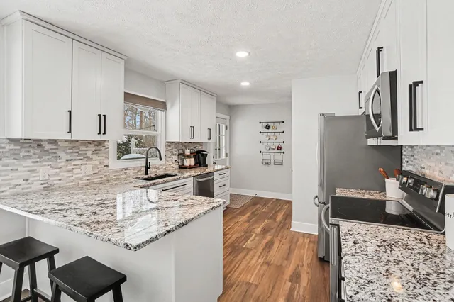 $364,900 | 1187 Yorkshire Drive, Norton Shores, MI 49441