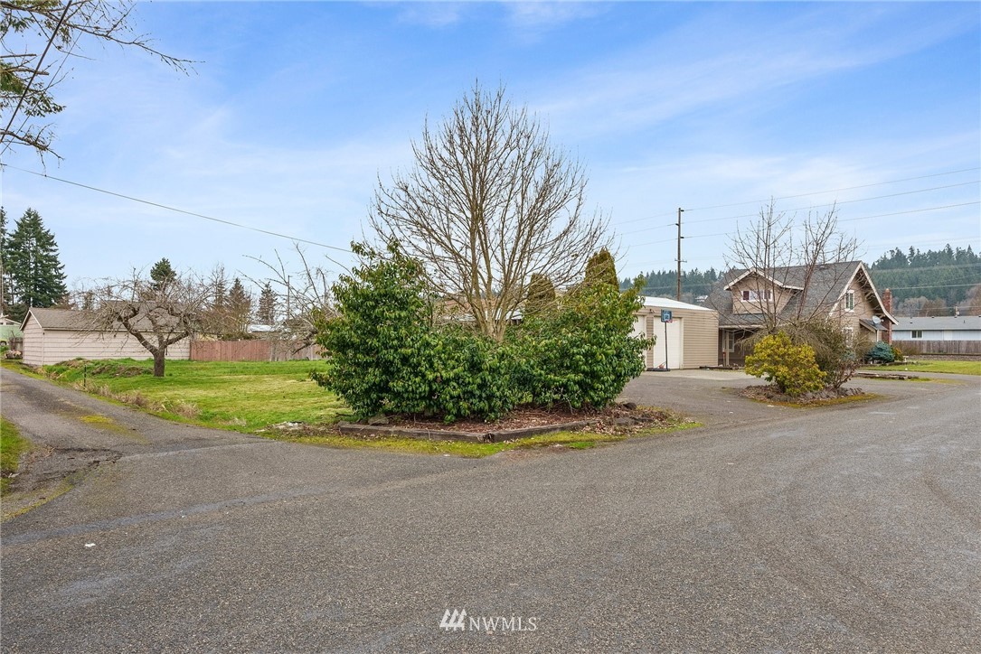 579 Southwest Pacific Avenue Chehalis, WA 98532 - Photo 24 of 24 a view of a house with basketball court