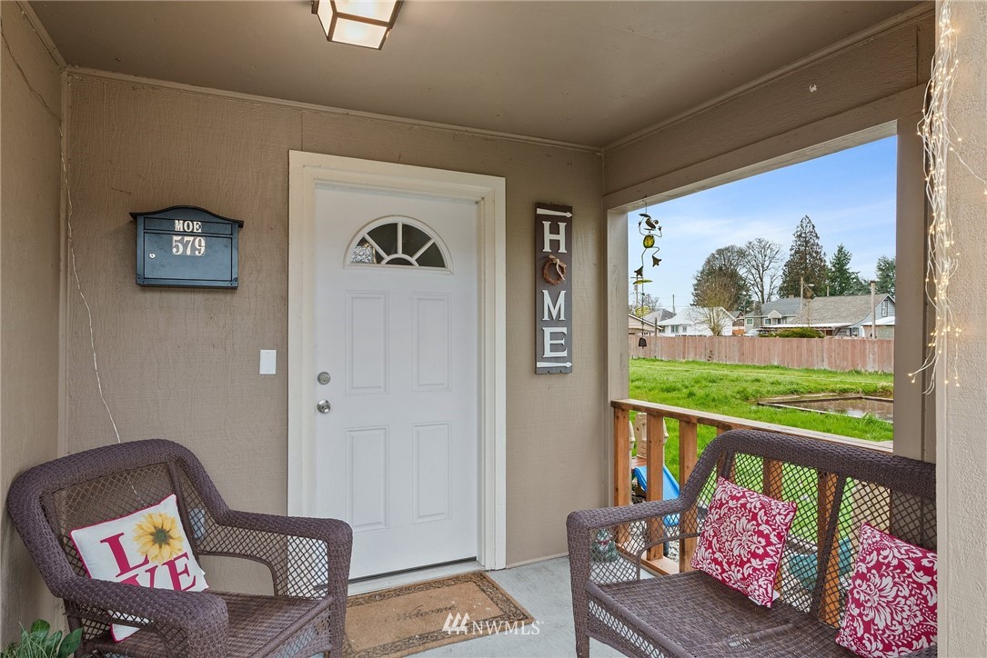 579 Southwest Pacific Avenue Chehalis, WA 98532 - Photo 5 of 24 a living room with furniture and a floor to ceiling window