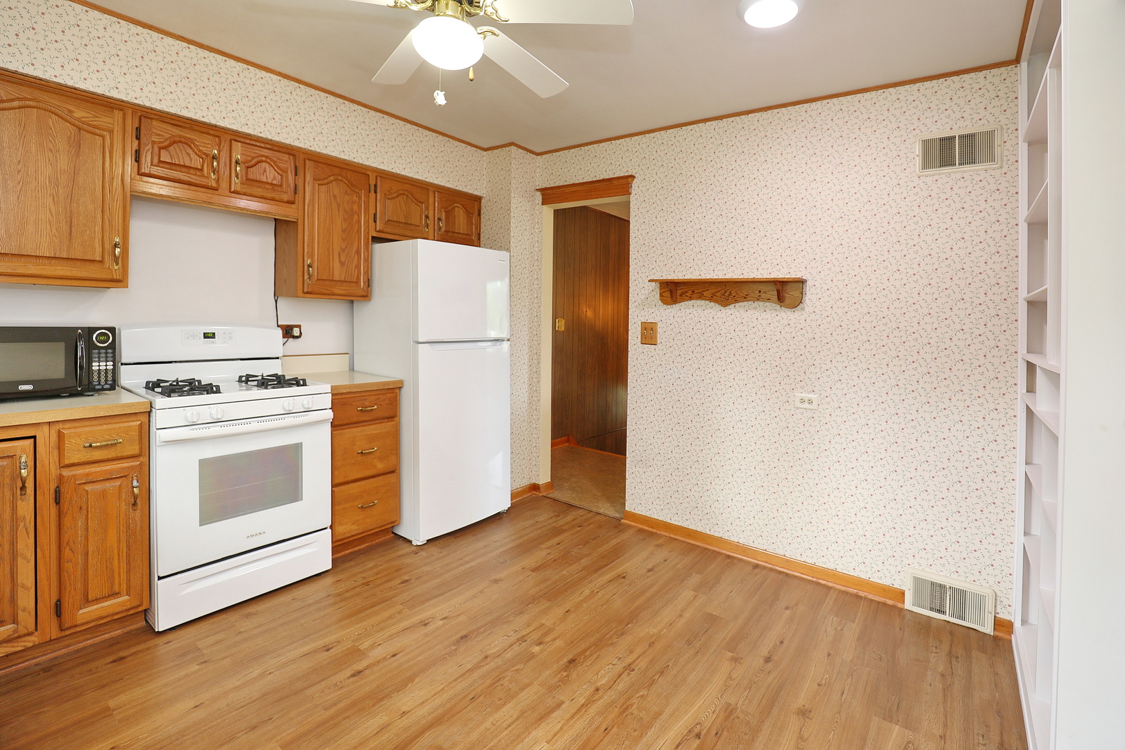 28W650 High Lake Road West Chicago, IL 60185 - Photo 18 of 53 Gallery Image 18