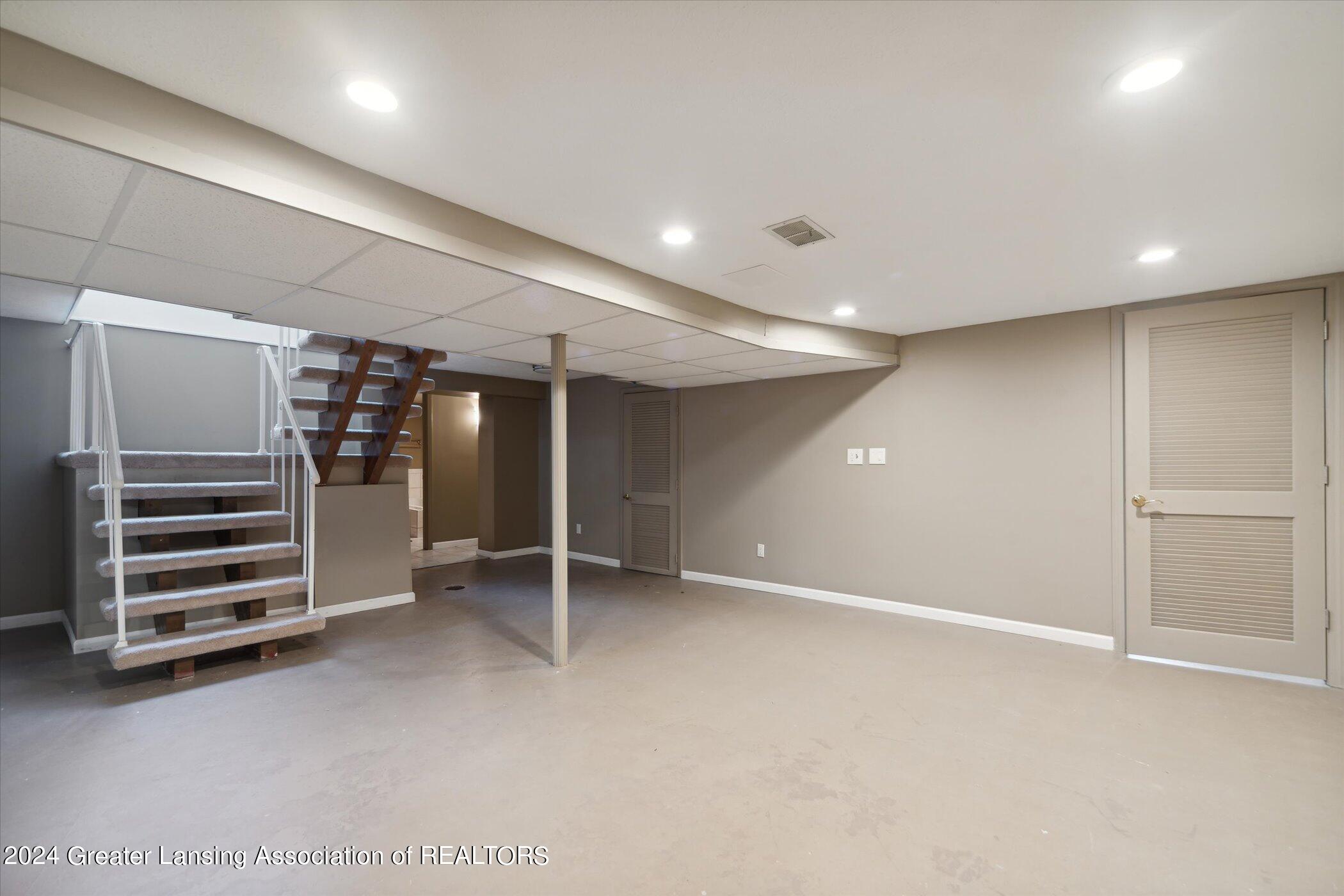 2903 North Cambridge Road Lansing, MI 48911 - Photo 38 of 49 38-2903-N-Cambridge-Rd-Lansing-MI-48911-