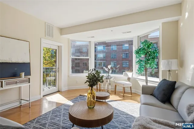 $835,000 | 20 Ave At Port Imperial, Unit 310, West New York, NJ 07093