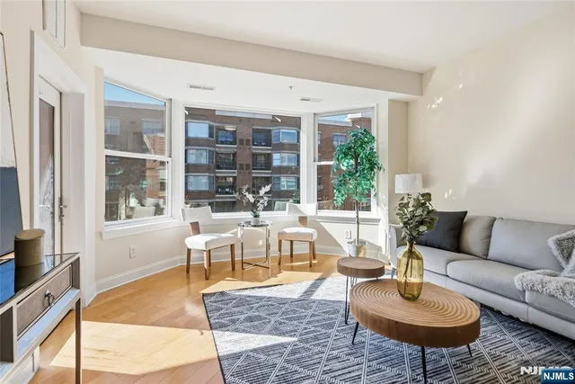 $835,000 | 20 Ave At Port Imperial, Unit 310, West New York, NJ 07093
