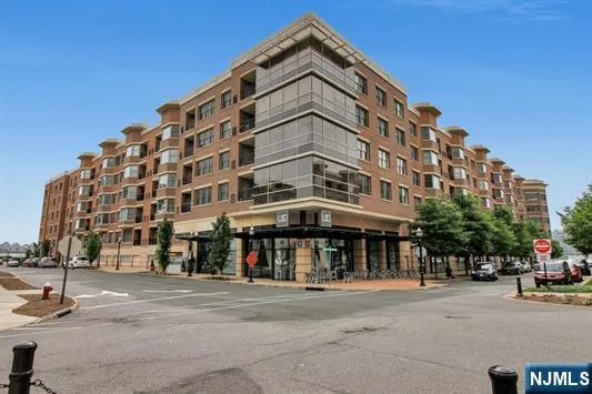$835,000 | 20 Ave At Port Imperial, Unit 310, West New York, NJ 07093