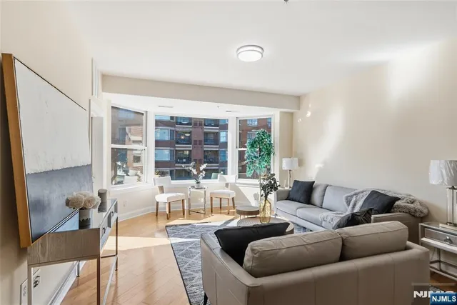 $835,000 | 20 Ave At Port Imperial, Unit 310, West New York, NJ 07093