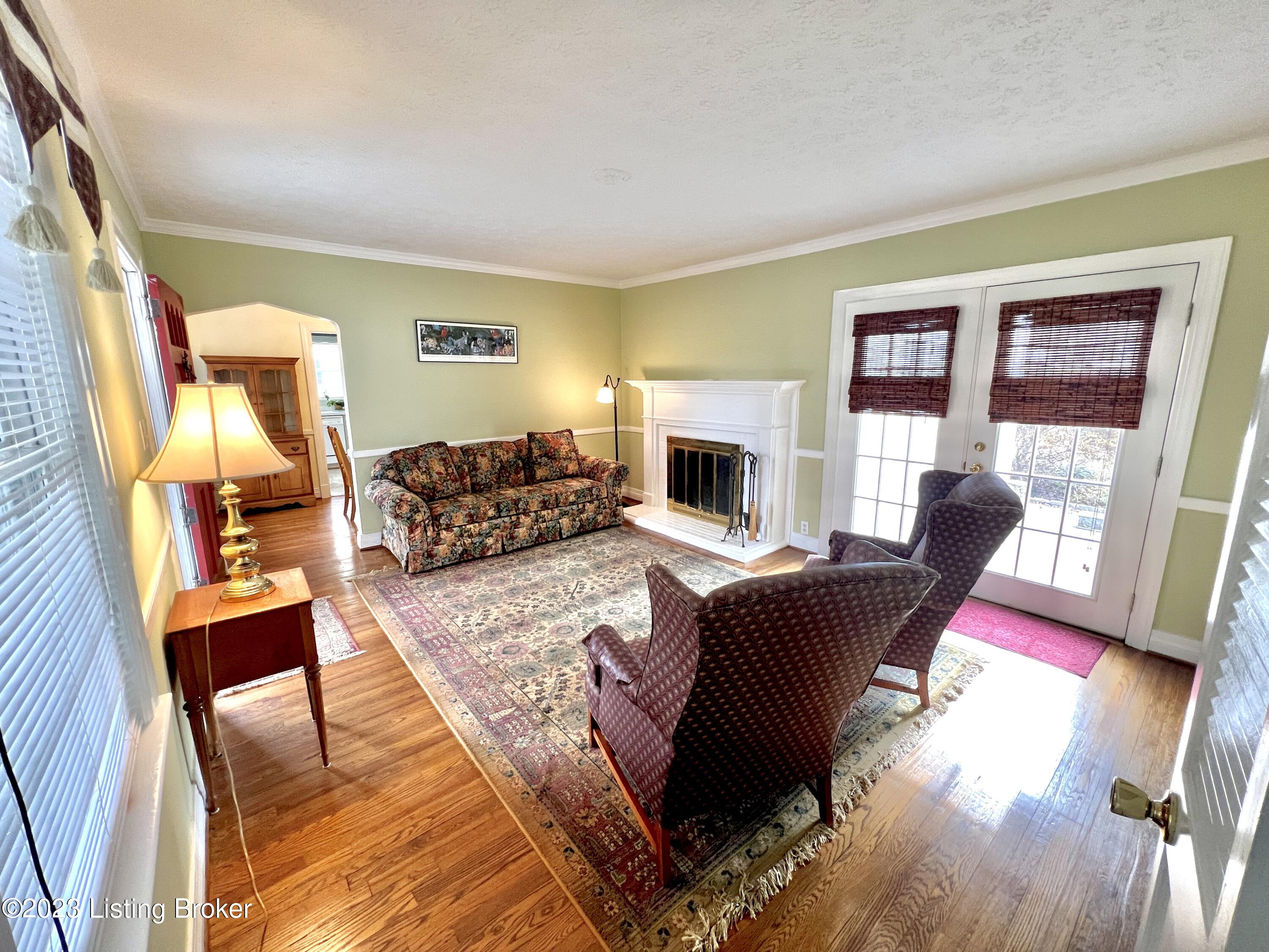 4022 Springhill Rd - living room