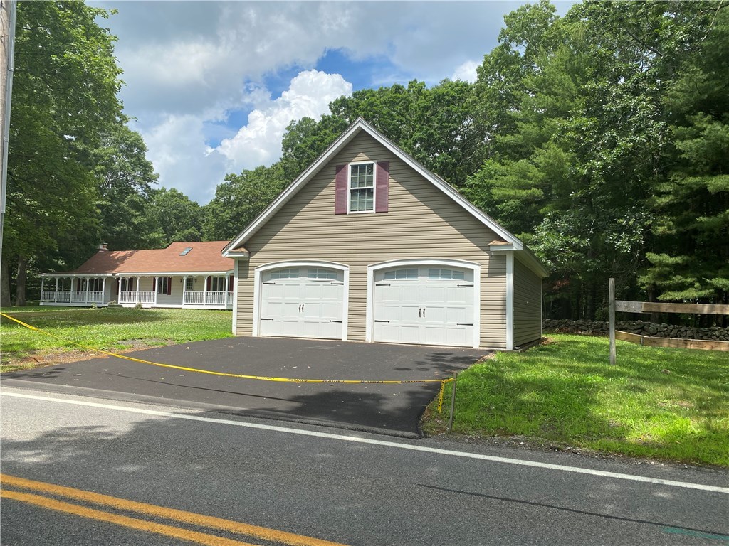 1360 Pippin Orchard Road Cranston, RI 02921 - Photo 3 of 26