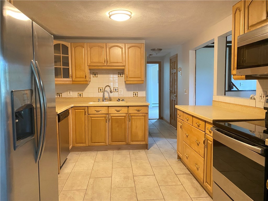 1360 Pippin Orchard Road Cranston, RI 02921 - Photo 8 of 26