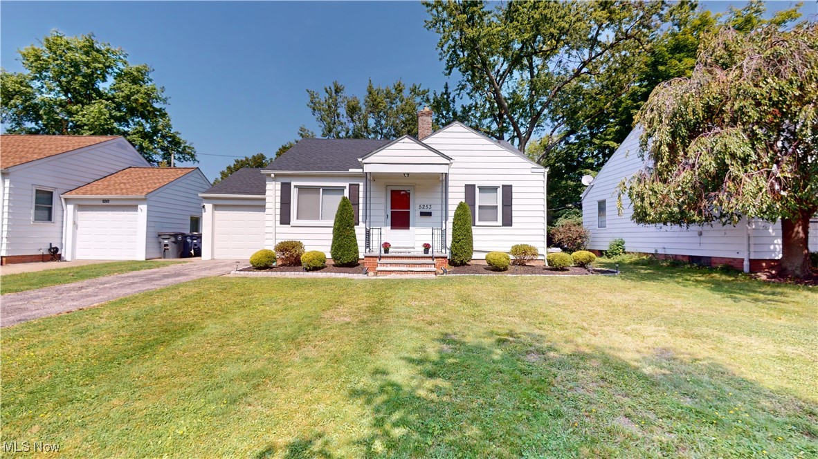 5253 Bridgewater Road Lyndhurst, OH 44124 - Photo 2 of 24