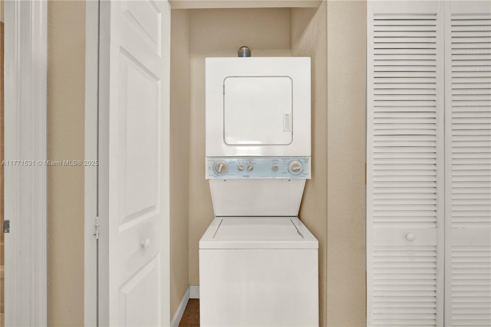373 Northeast 25th Place, Unit 202 Homestead, FL 33033 - Photo 15 of 58