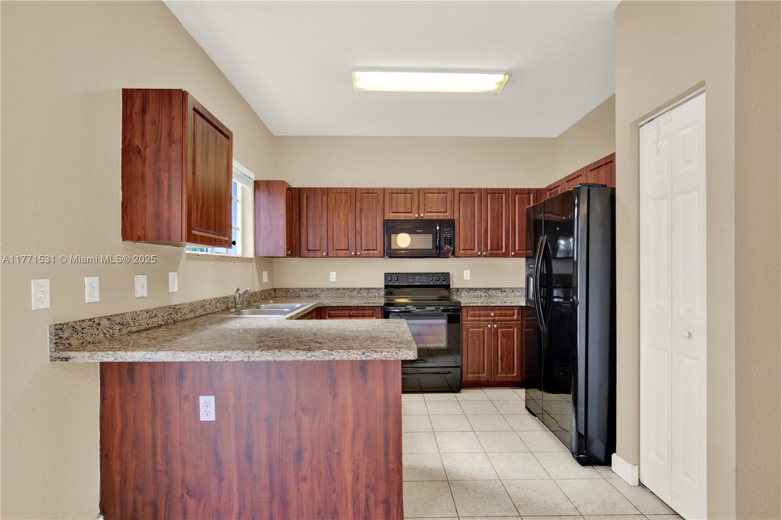 373 Northeast 25th Place, Unit 202 Homestead, FL 33033 - Photo 10 of 58