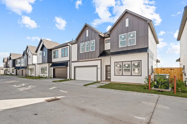 $399,990 | 6702 Metro Boulevard, Unit 10, Houston, TX 77083