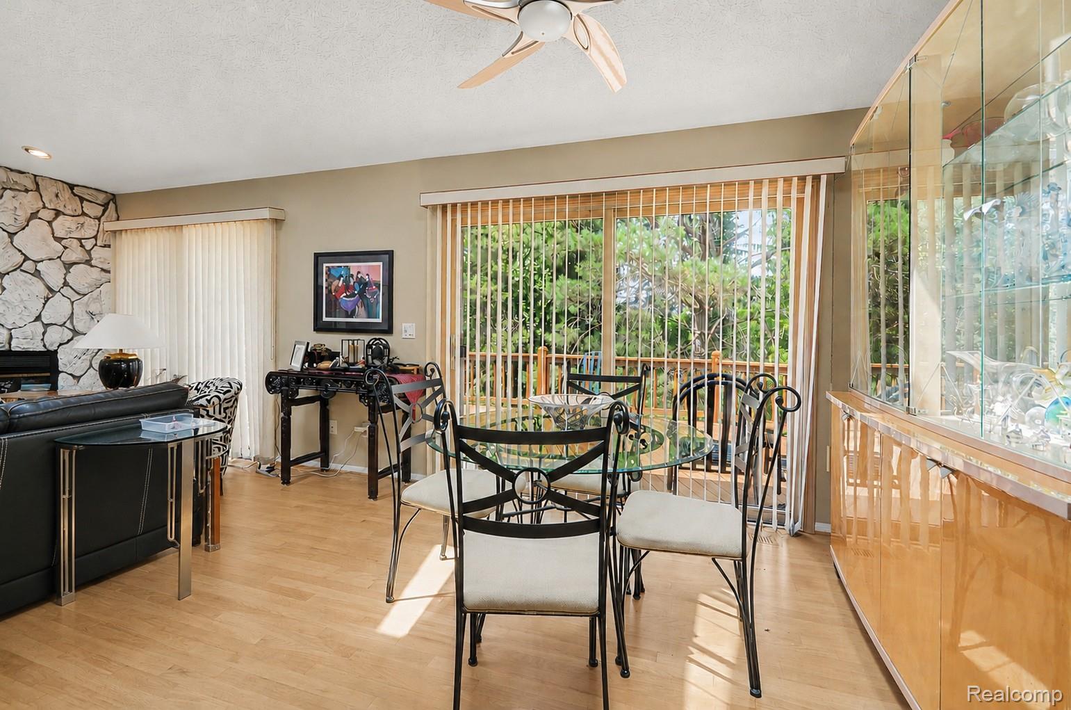 6638 Ridgeview Drive Clarkston, MI 48346 - Photo 11 of 28 dining area and doorwall to deck